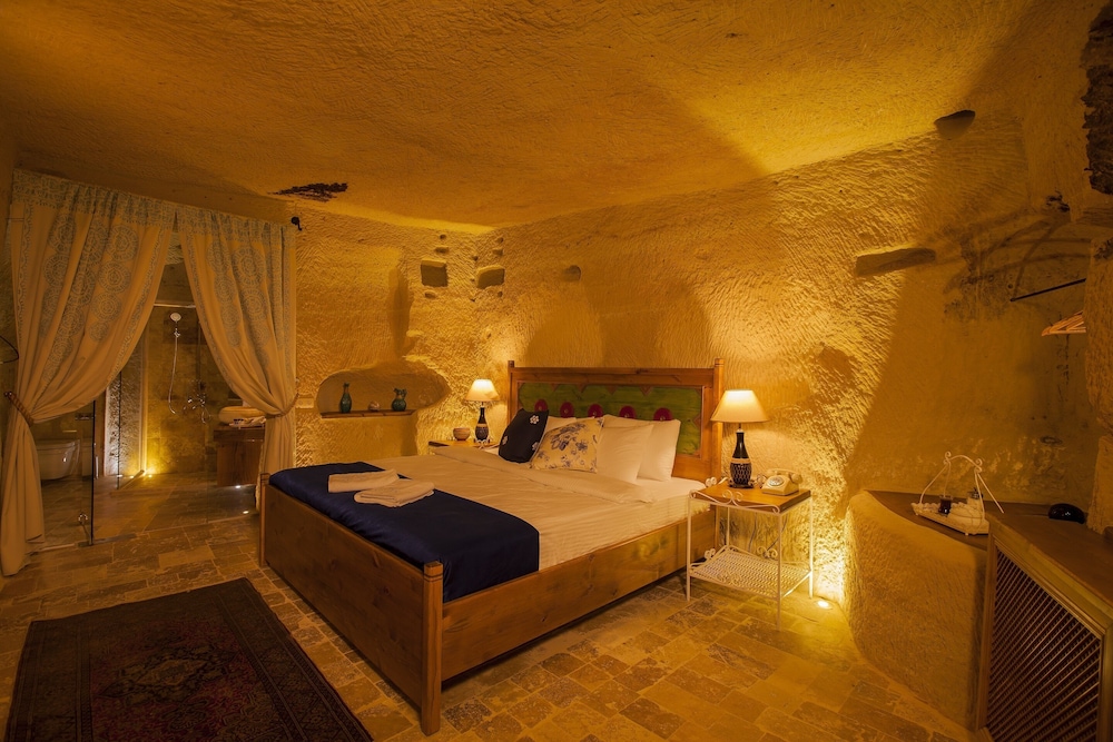 Azure Cave Suites 11/50