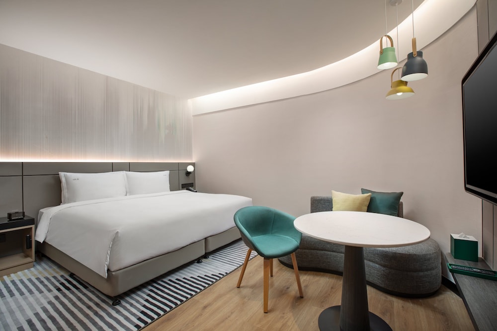 Holiday Inn Shanghai Nanjing Road 22/75