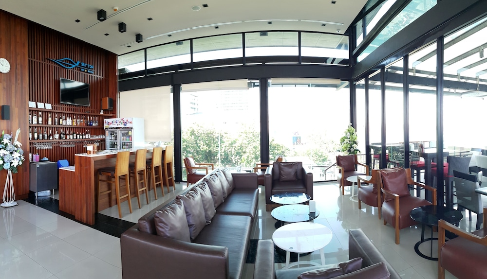 Serenotel Pattaya Beach Front 29/50