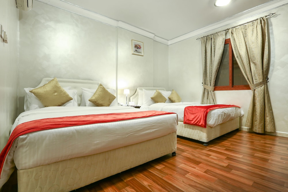 La Villa Suites Hotel 16/48
