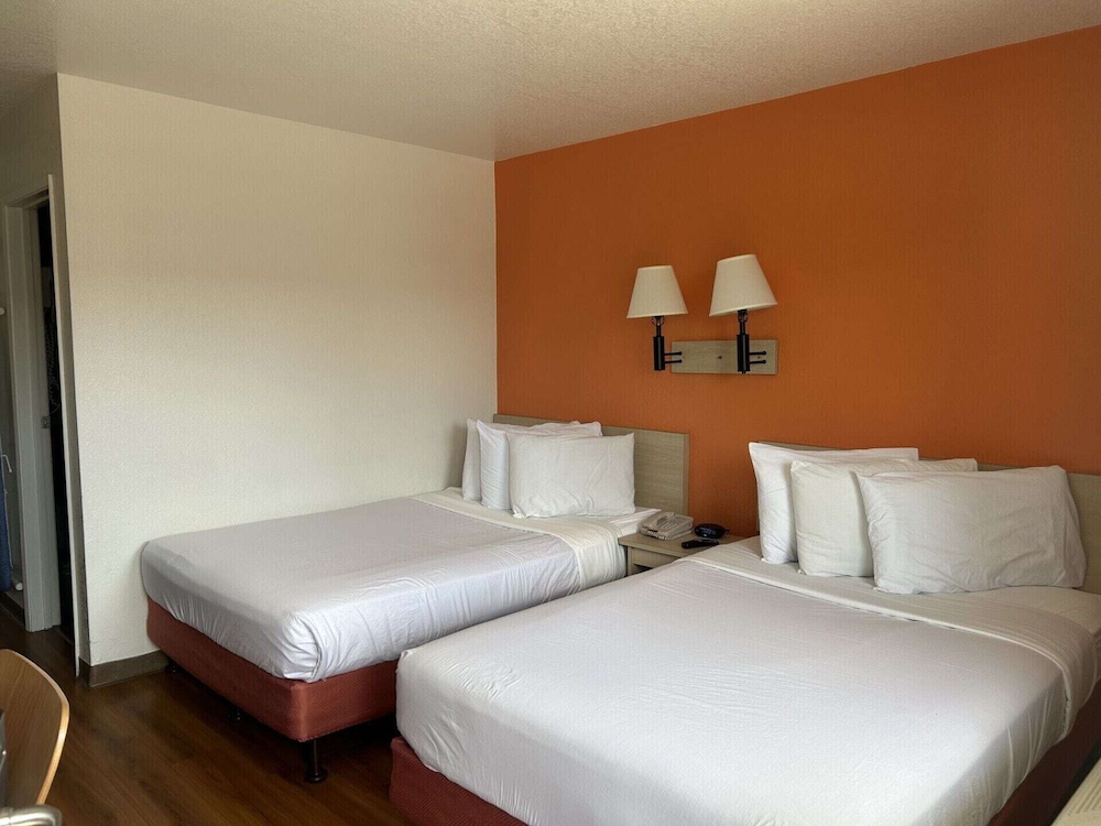 Motel6 Stanton, CA - Anaheim West 25/60