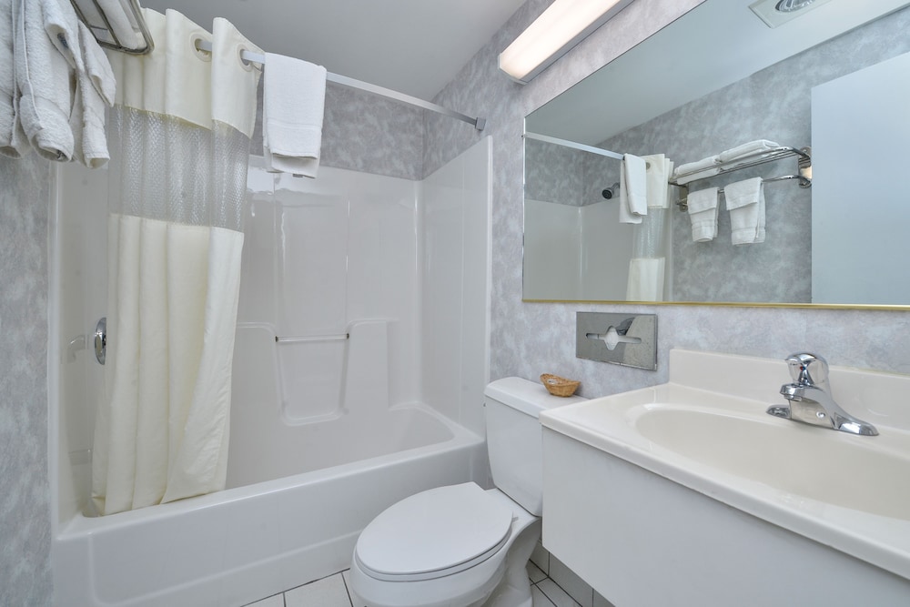 Travelodge by Wyndham Great Barrington Berkshires 12/43