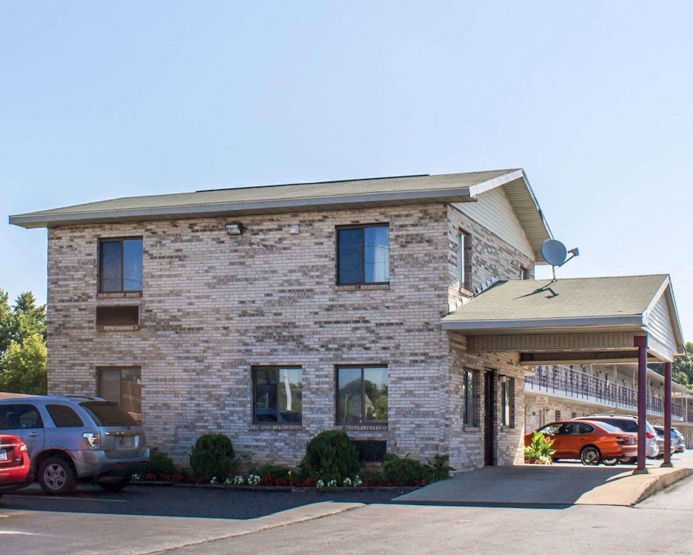 Econo Lodge Elkhart North 3/27