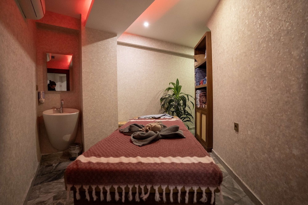 UGURLU HOTEL 37/54