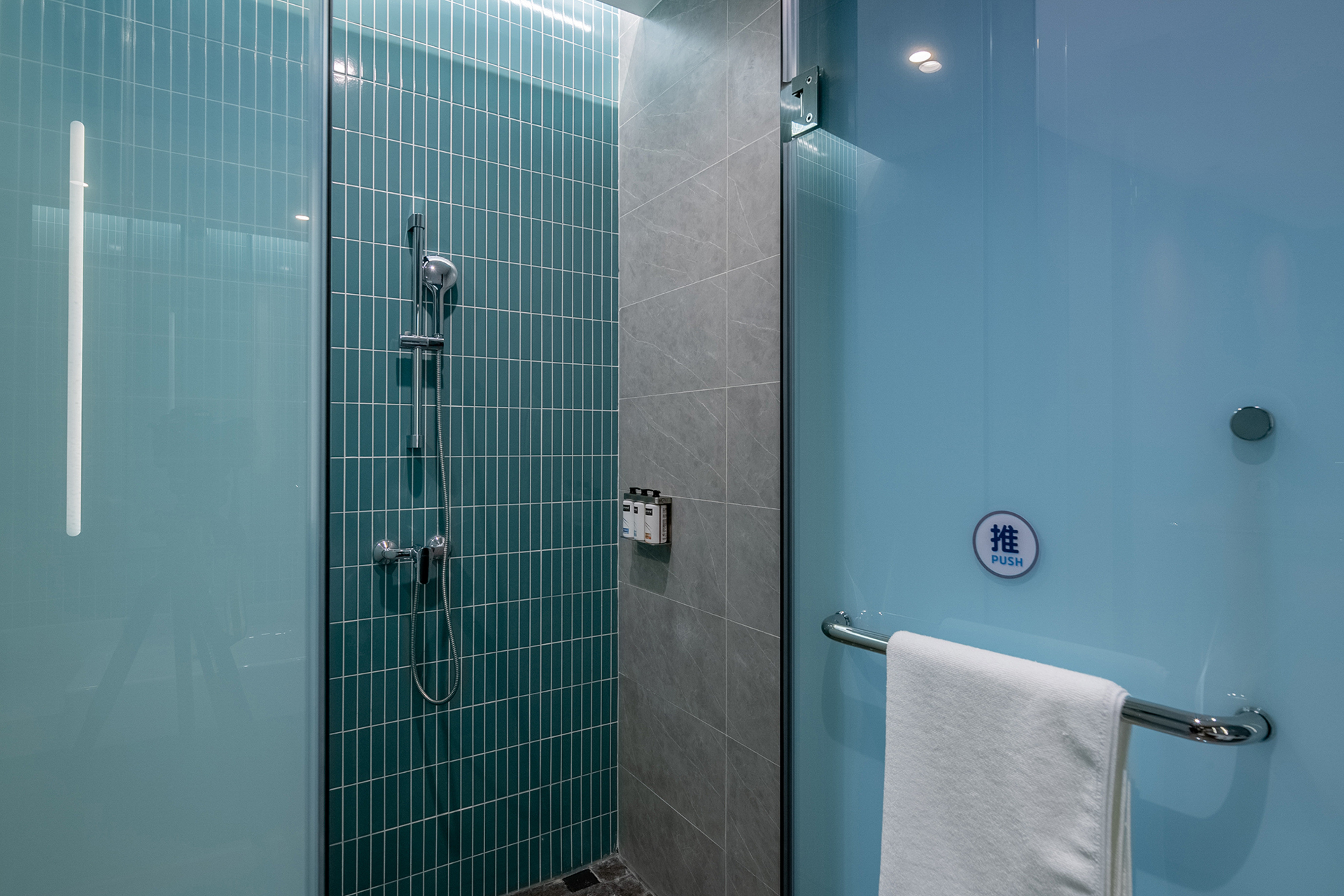 غرفة قياسية بسريرين مزدوجين، Holiday Inn Express Chongqing Nanbin Road 7/7