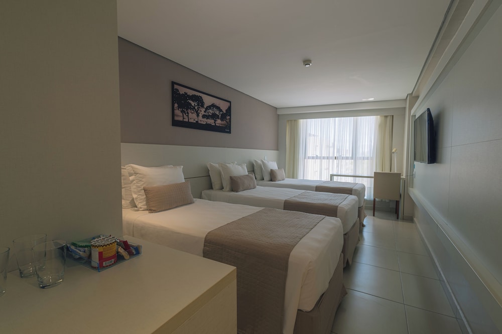 ROOM, TRIPLE, TWIN BEDS, FRONT VIEW