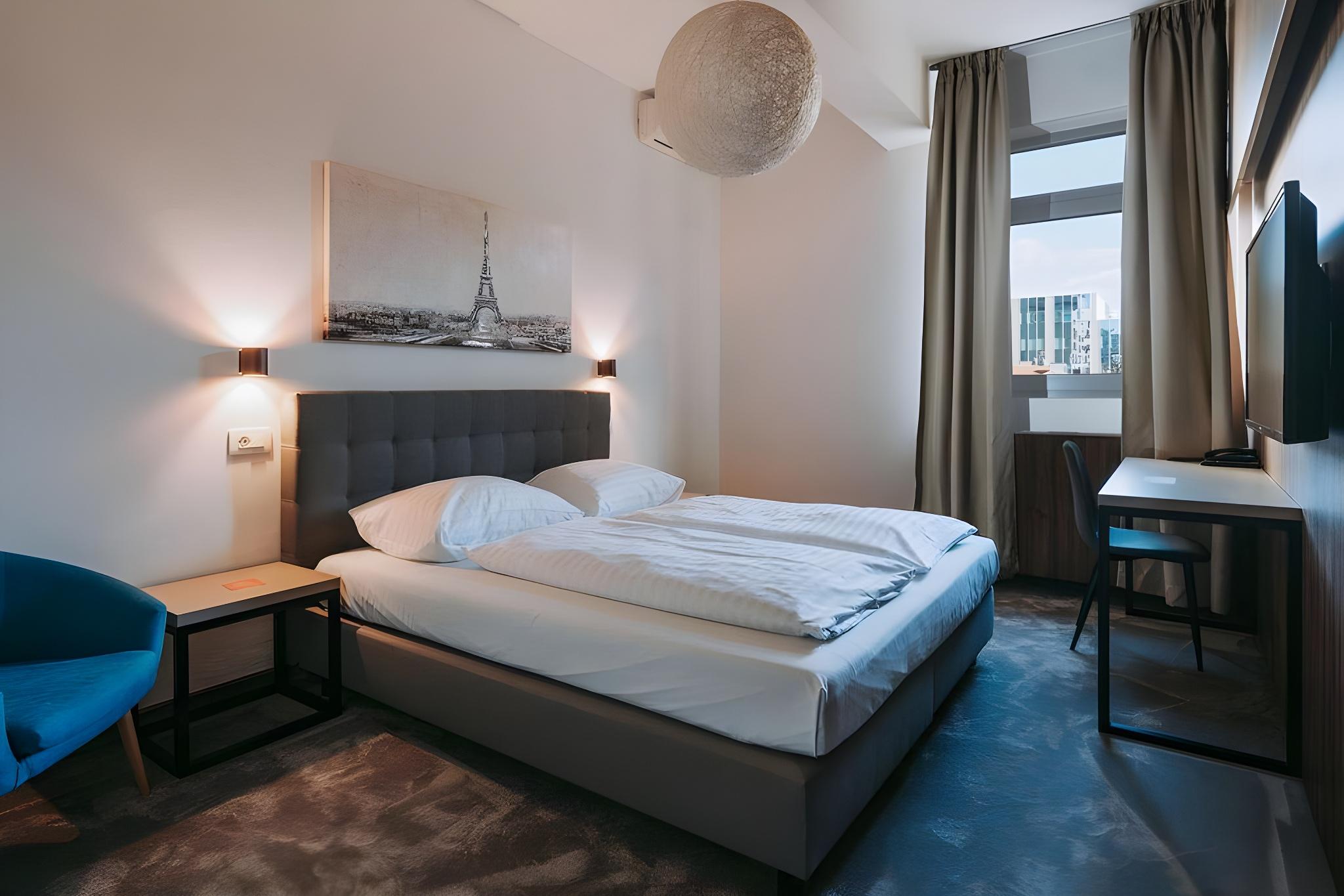 Low, Budget, King Bed, Queen Bed