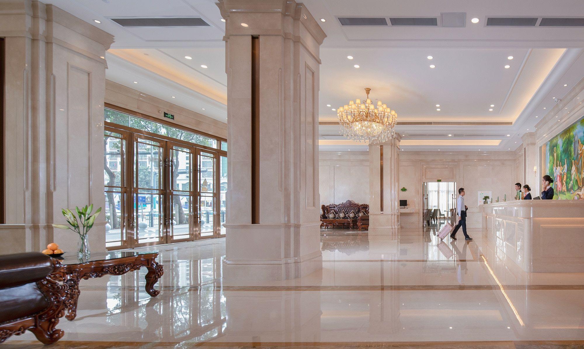 Vienna International Hotel (South Gate of Shenzhen International Convention and Exhibition Center) 13/39