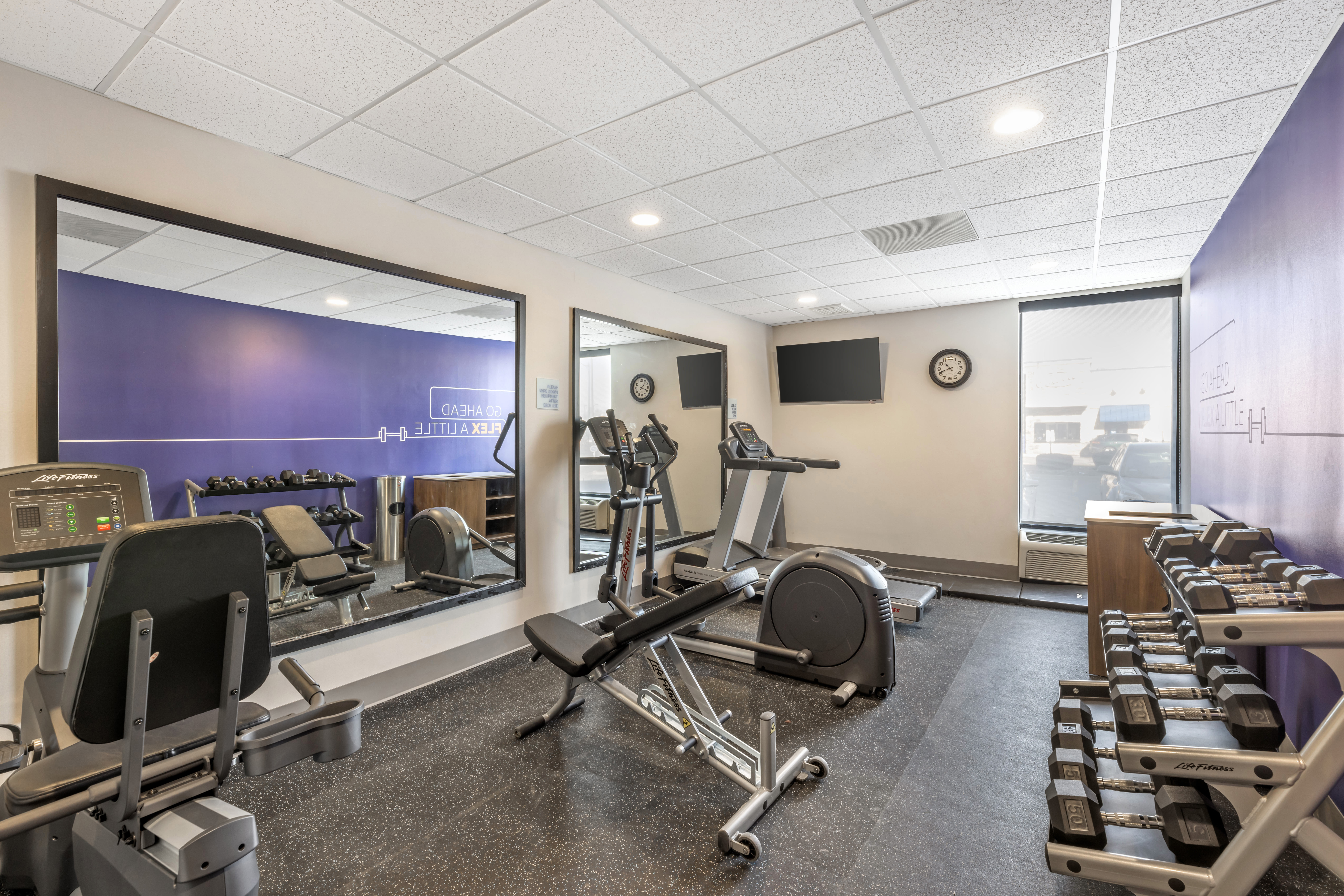Holiday Inn Express Crestwood 49/69