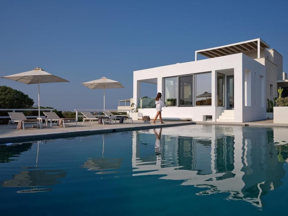 Empire Luxury Villas 42/48