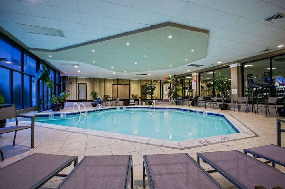 Crowne Plaza Newark Airport 33/50