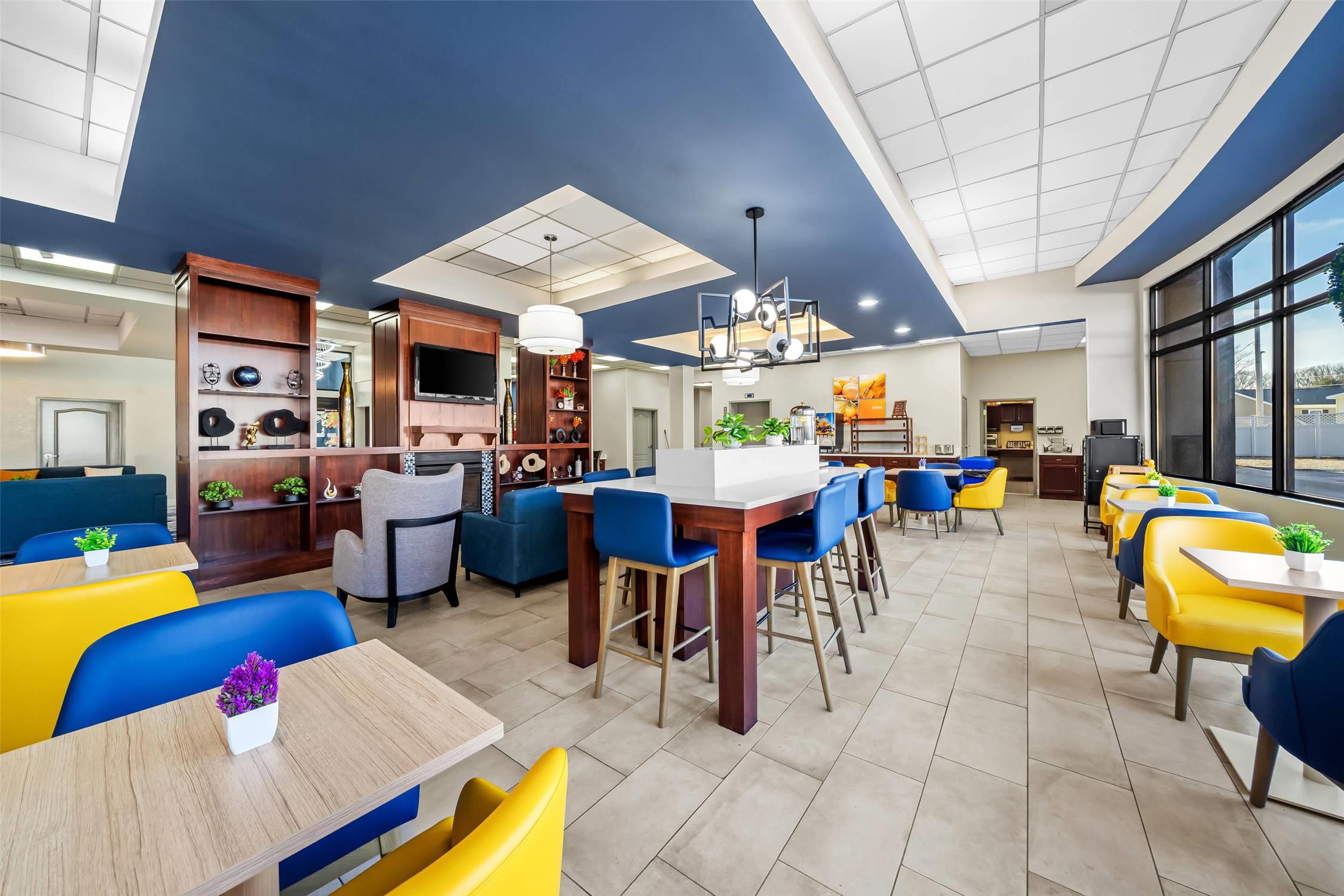 Comfort Inn & Suites Plainville-Foxboro 28/39