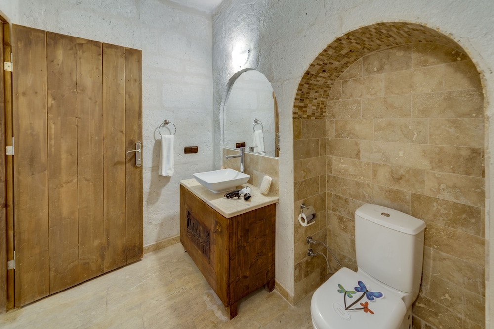 El Puente Cave Hotel 45/50