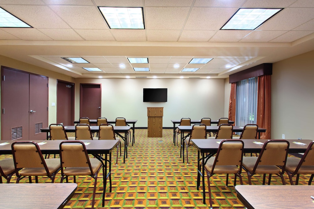 Hampton Inn & Suites Fresno-Northwest, CA 29/33