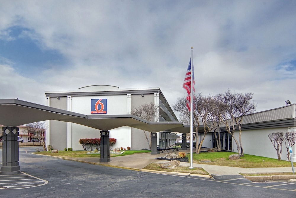 Motel6 Mesquite, TX – Town East 36/42