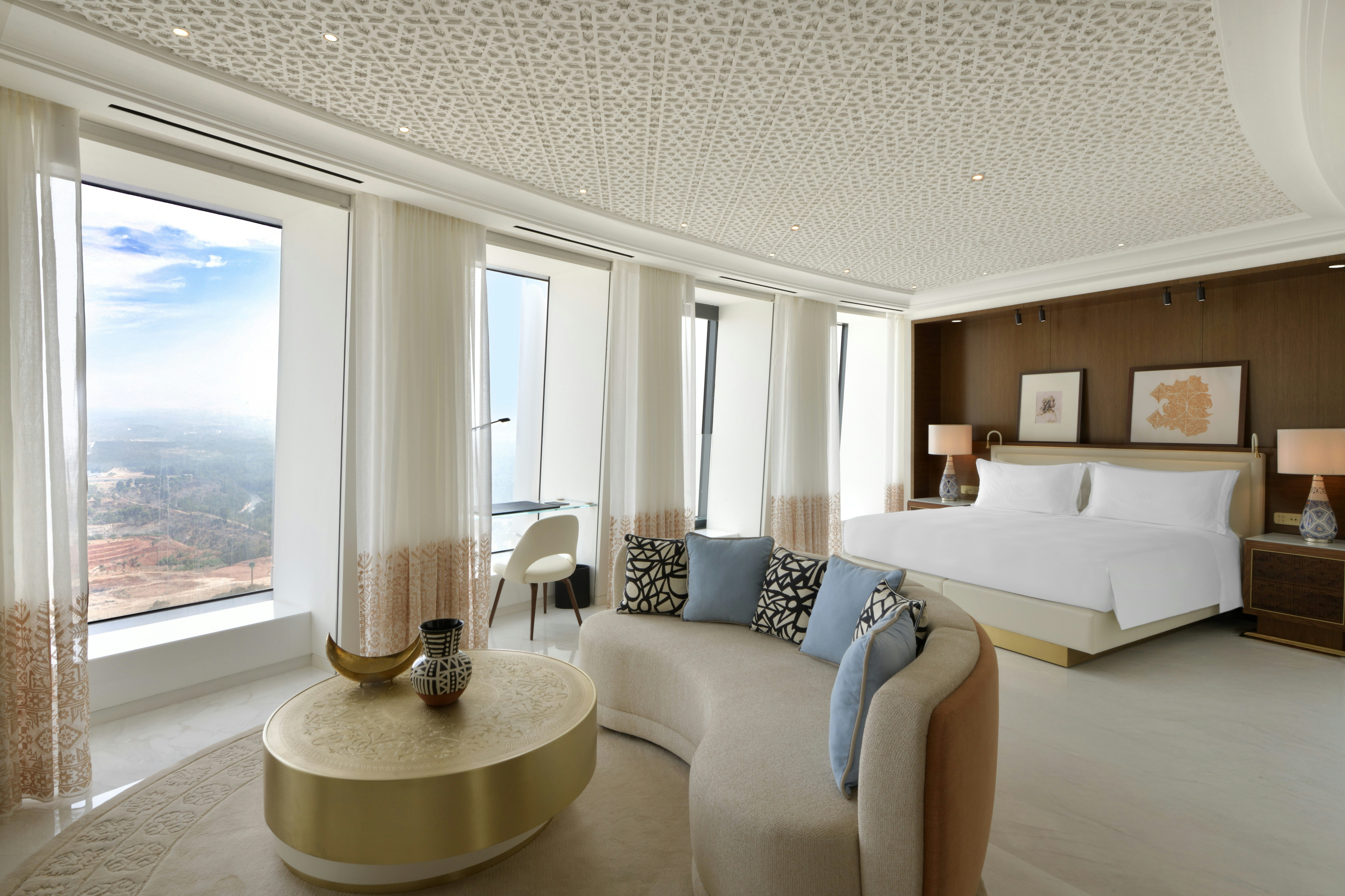 DELUXE, KING BED, ACCESSIBLE