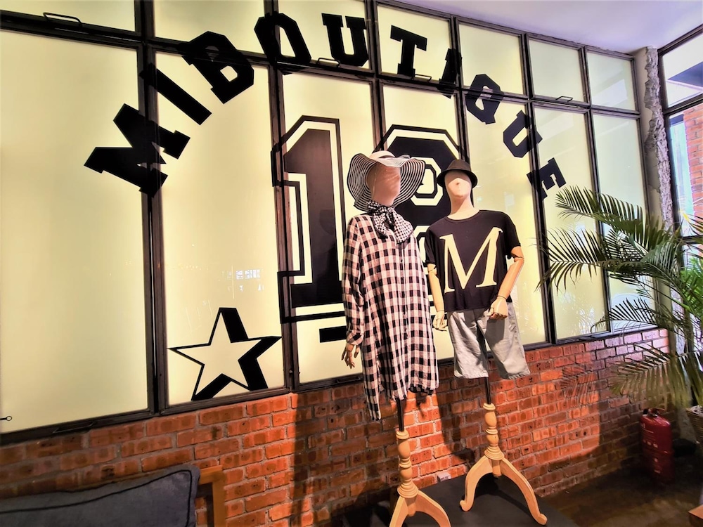 M Boutique Station 18 6/65