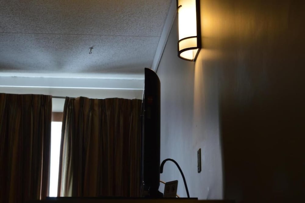 Airport Travellers Inn 24/51