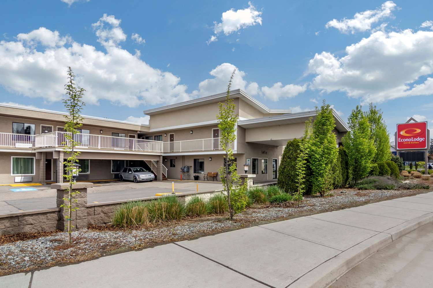 Econo Lodge Inn & Suites Kelowna 9/10