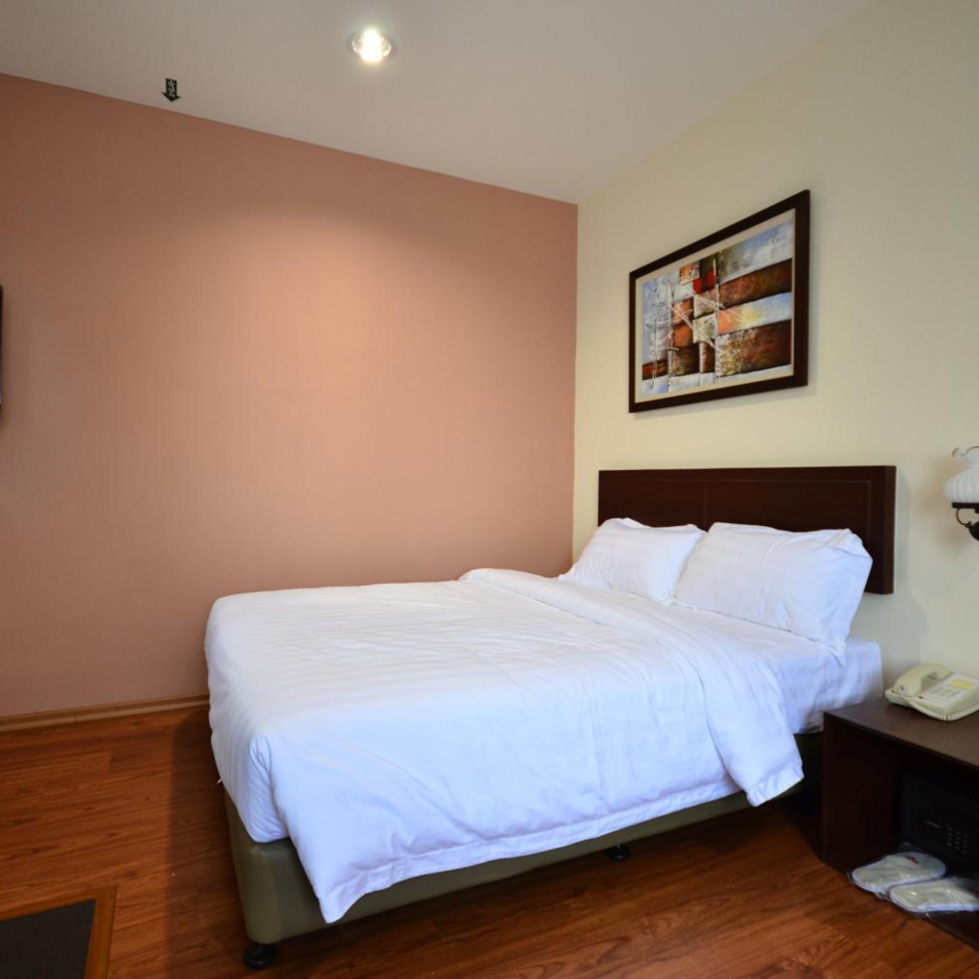 906 Riverside Hotel 18/51