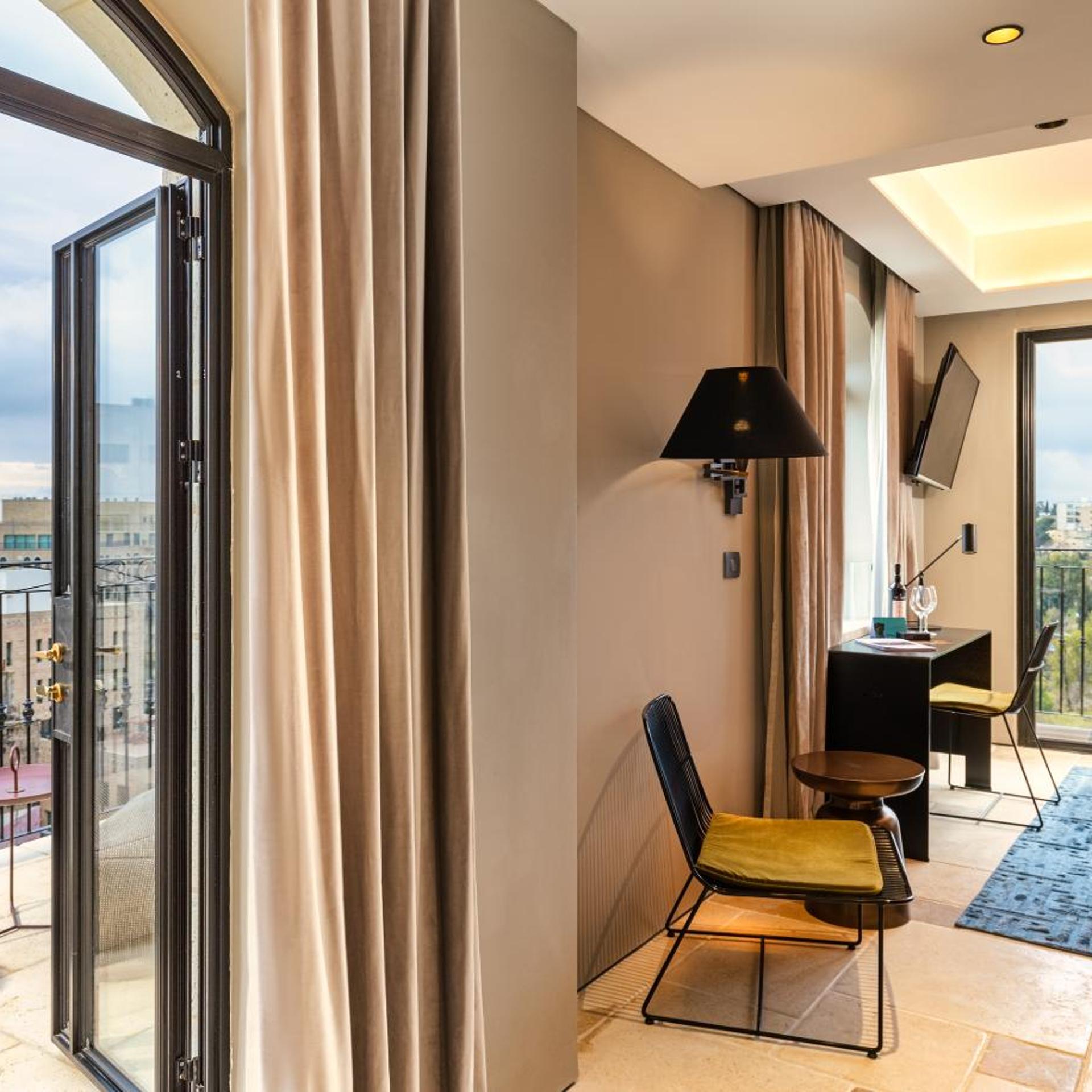 DELUXE, BALCONY