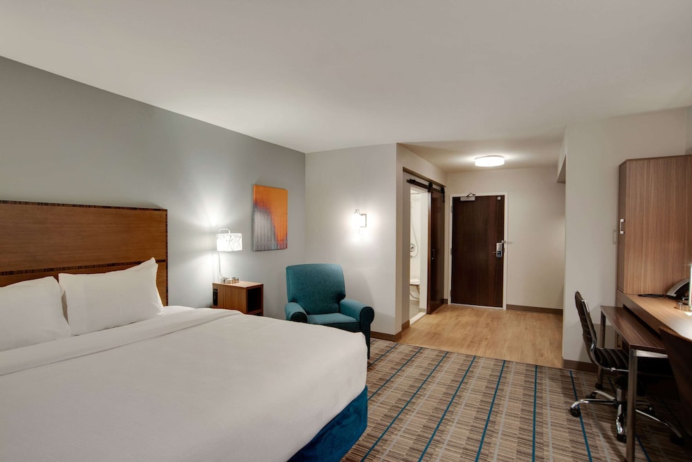 Suite, 2 Queen Beds, Accessible