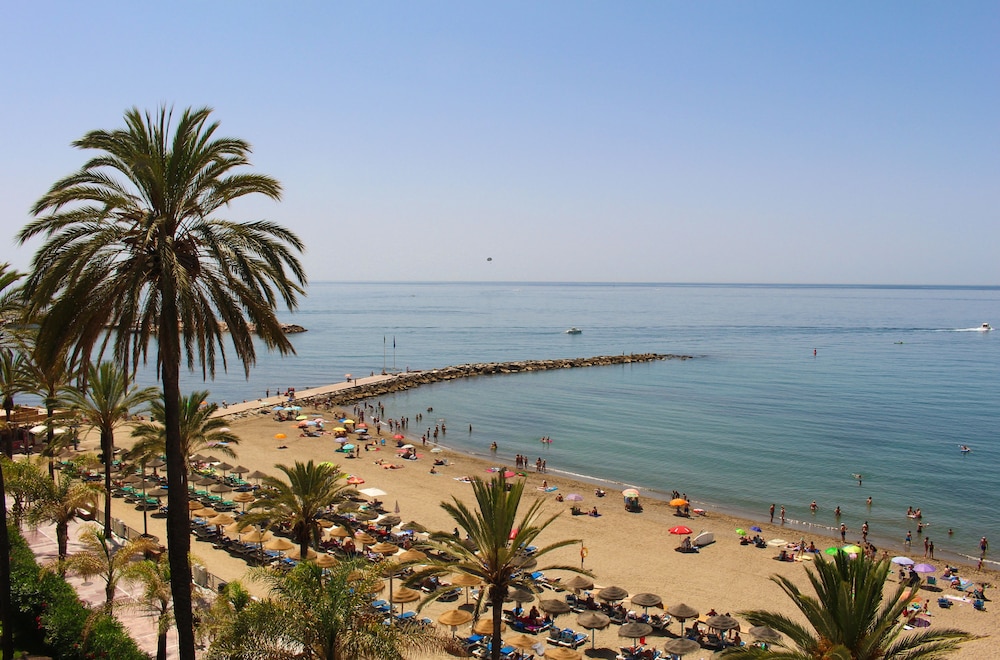 Puerto Azul Marbella 62/70