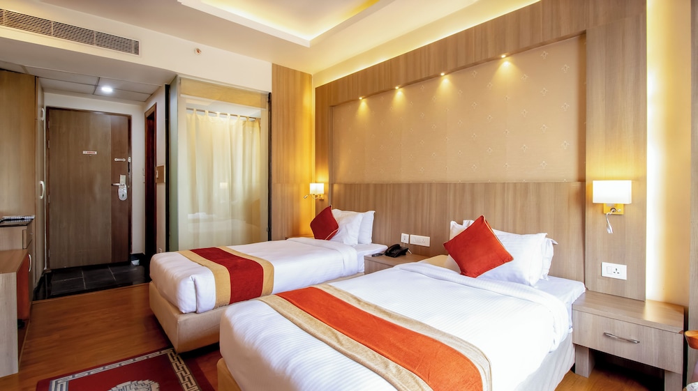 DELUXE, DOUBLE OR TWIN BED