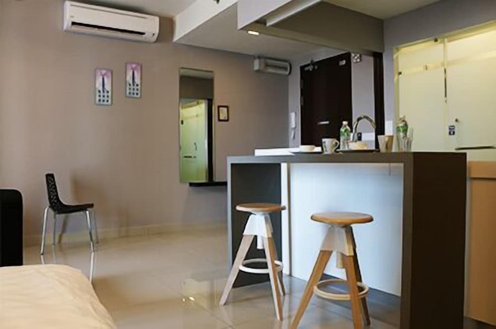 Dehouz – Trefoil Setia Alam Homestay 40/50