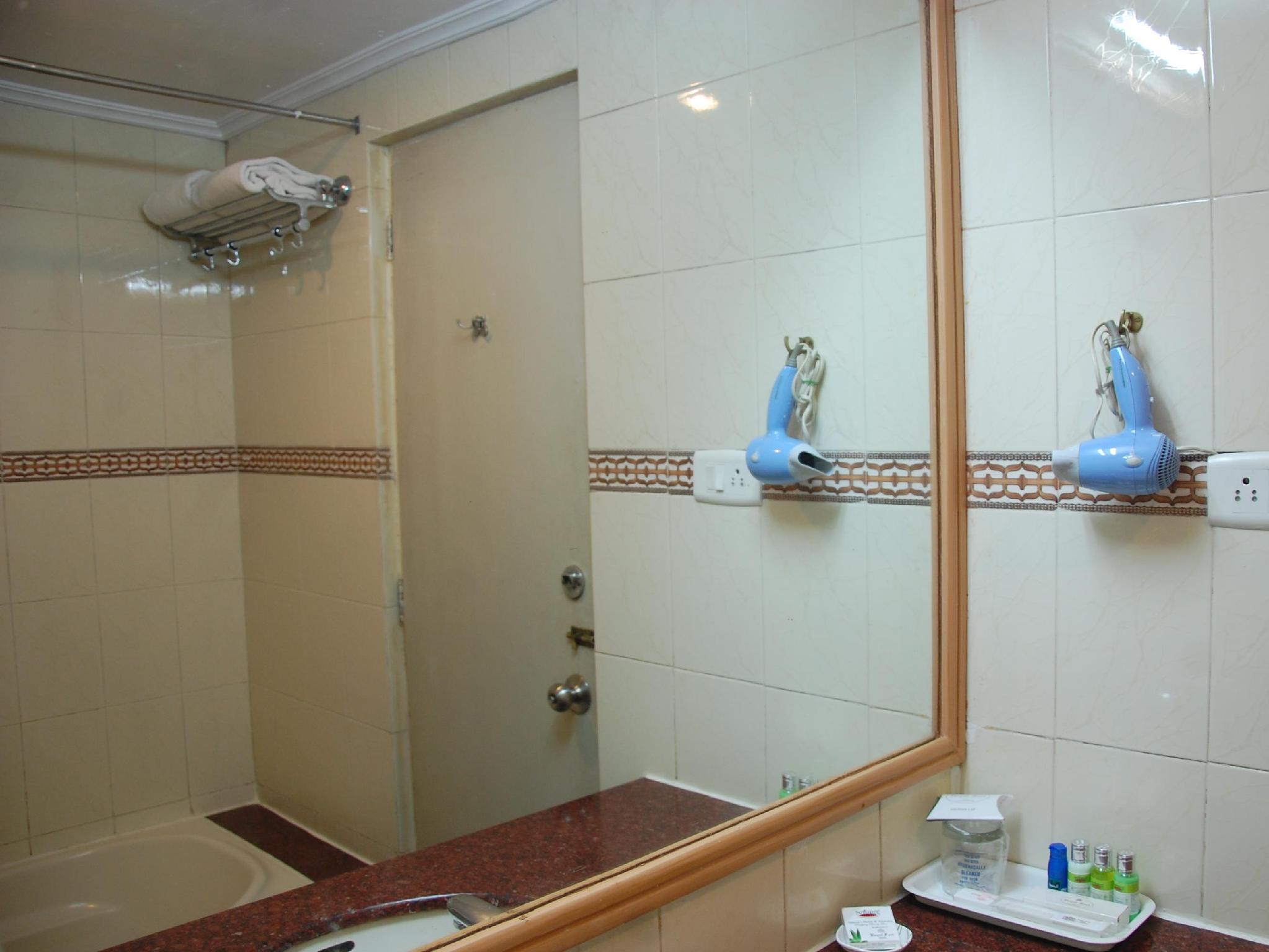ROYAL FORT HOTEL 32/32