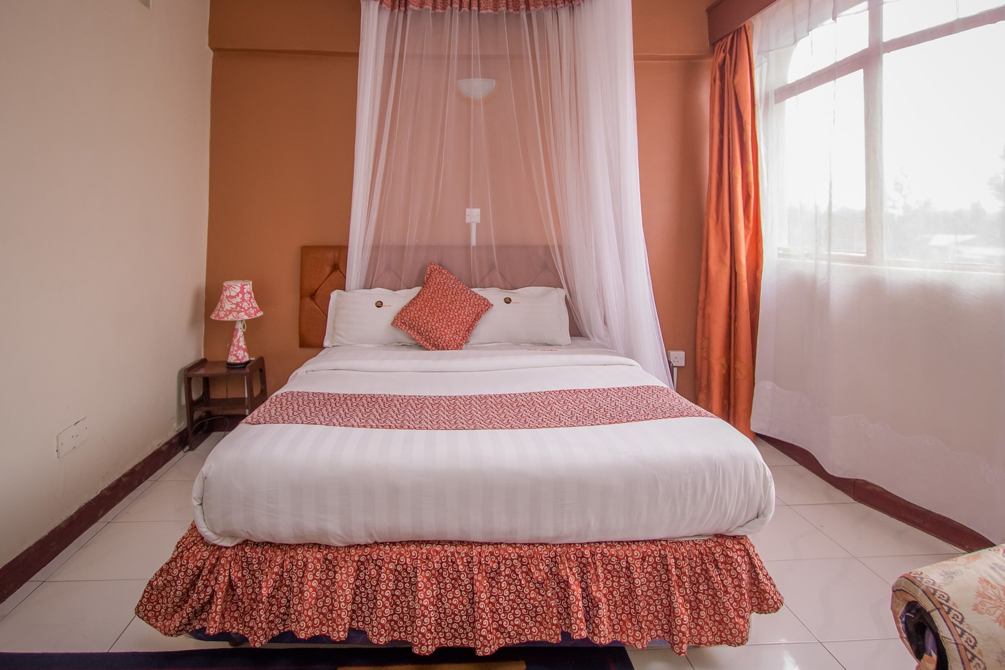 DELUXE, KING BED