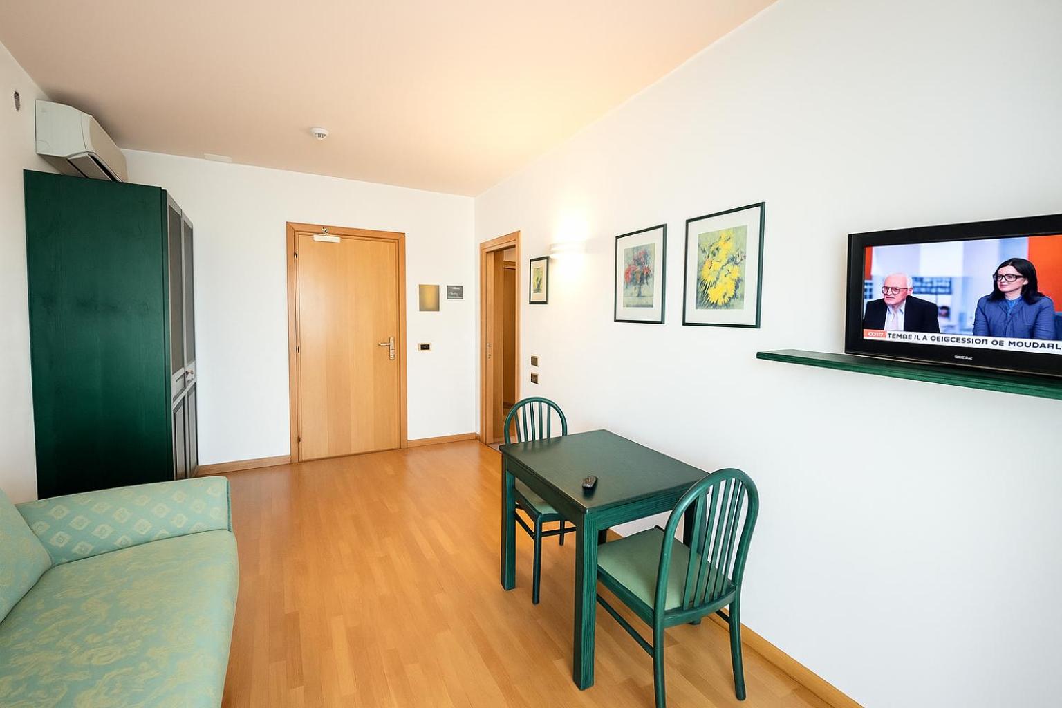 RUHL BEACH HOTEL AND SUITES 35/54