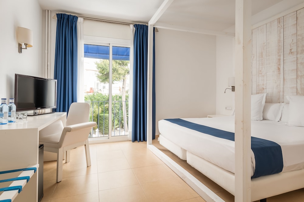ROOM, DOUBLE OR TWIN BED, GARDEN VIEW