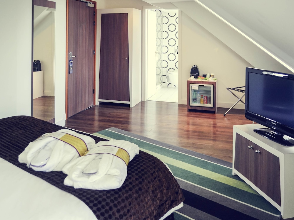 PRIVILEGE, DOUBLE BED