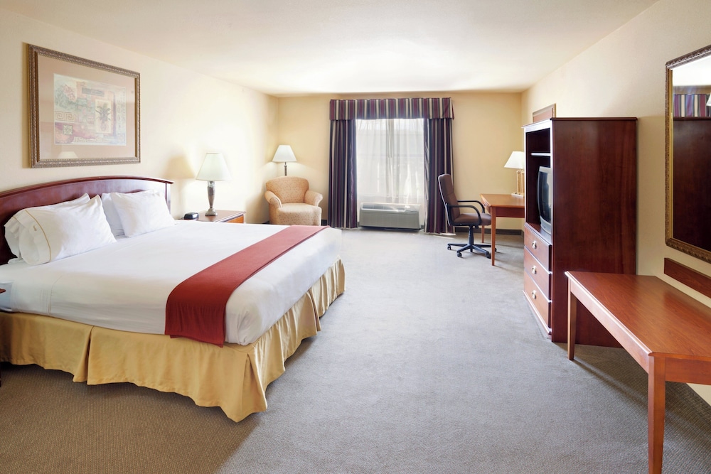 Holiday Inn Express Hotel Suites Kerrville 27/62