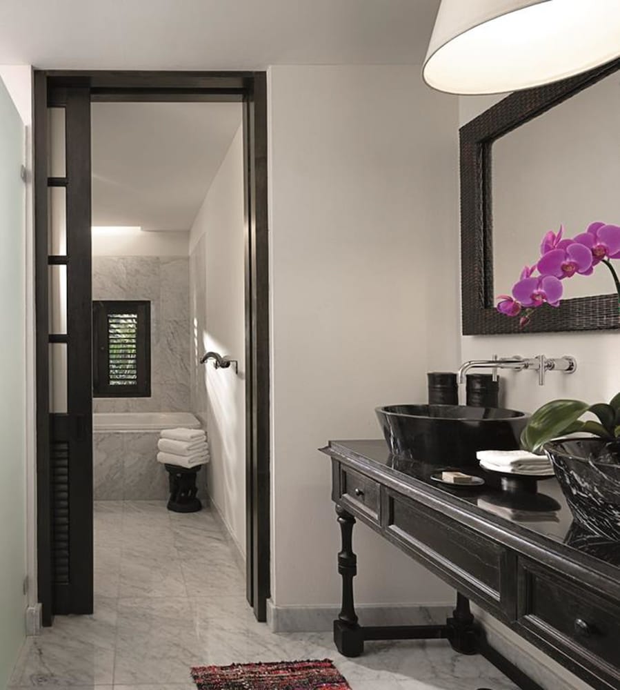 TAMARIND VILLAGE 33/63