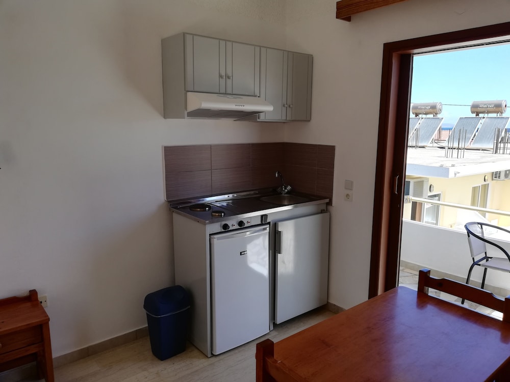 Karmi Studios & Apartments 14/25