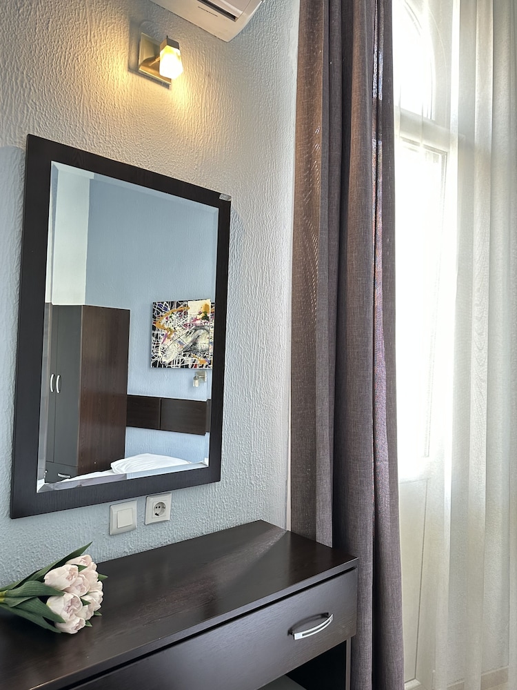 Hotel Ilisia 4/68