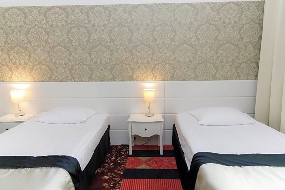 Lamberton Hotel 24/65