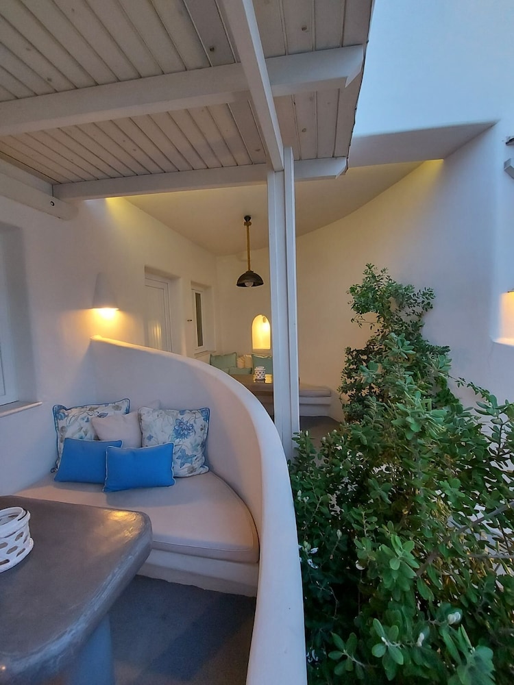 Ambience Suites 43/72