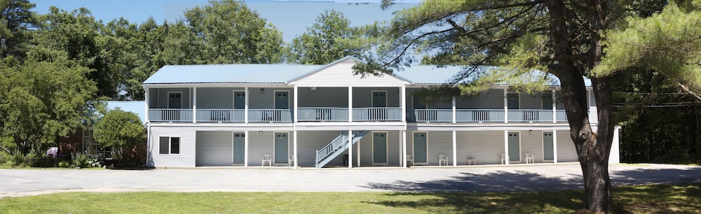 Red Carpet Inn Suites 2/23