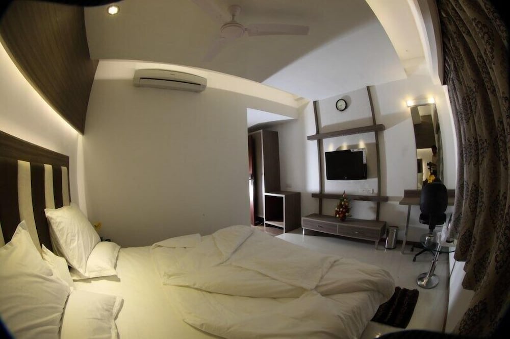 PEARL OF HEAVEN THE HOTEL 12/40