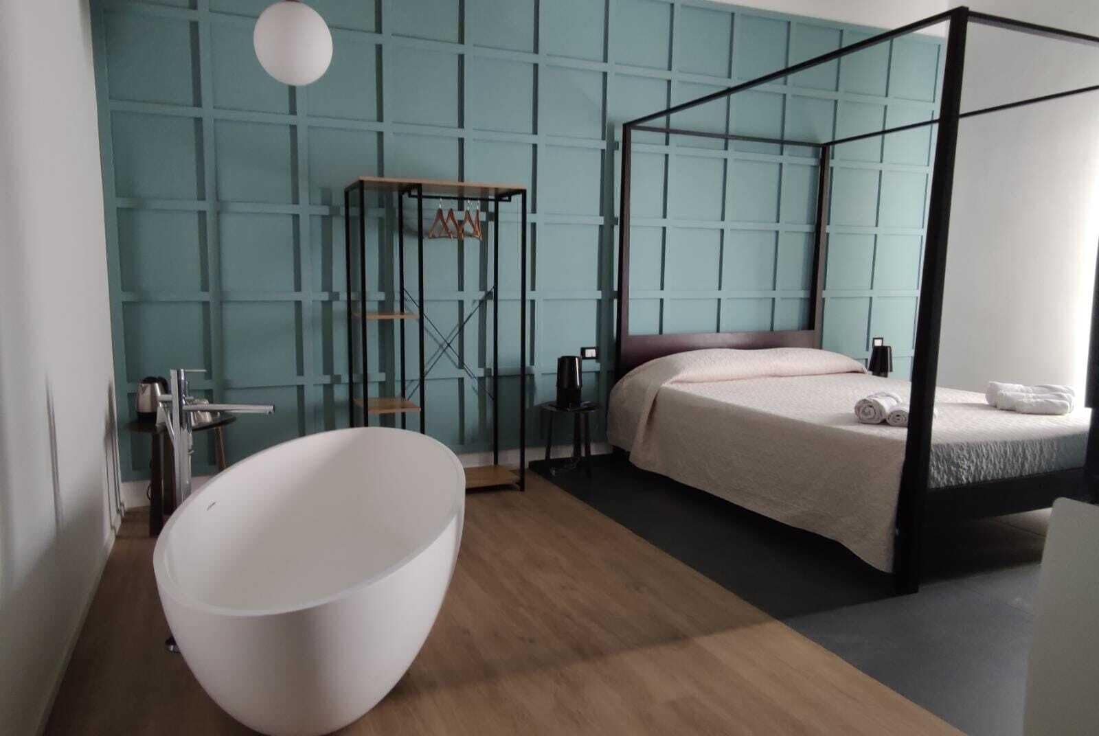 LUXURY, DOUBLE BED