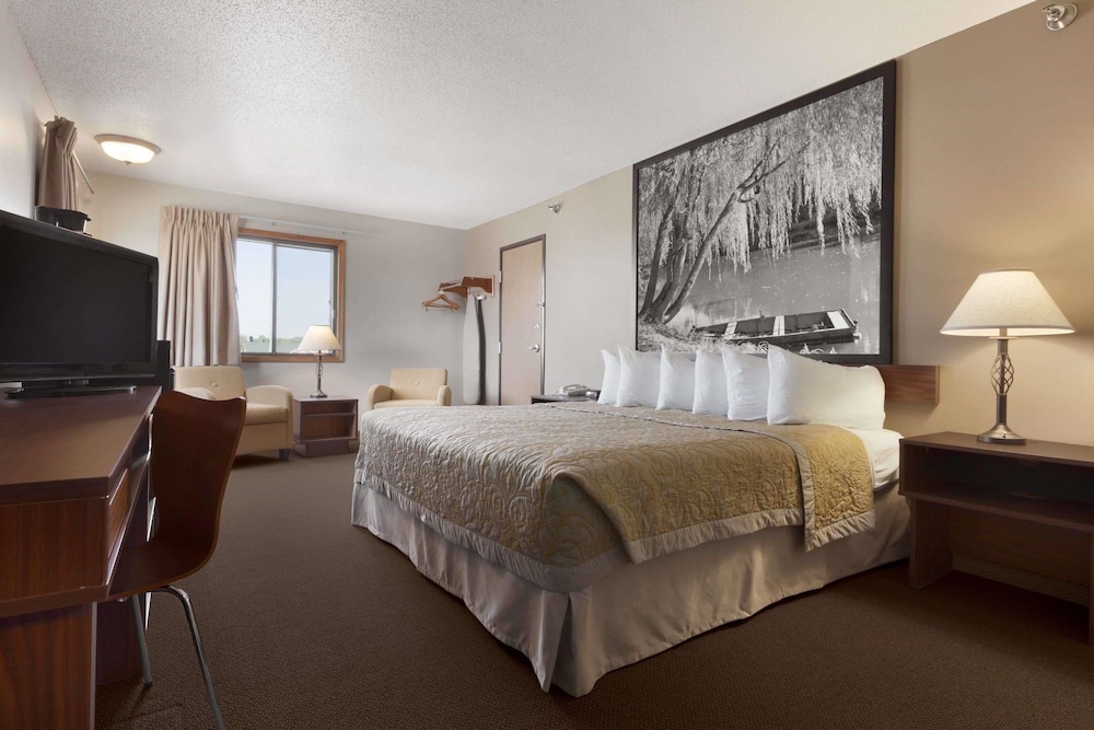 STUDIO, SUITE, KING BED, JETTED TUB