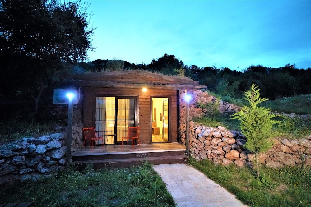 Milyos Hotel 2/42