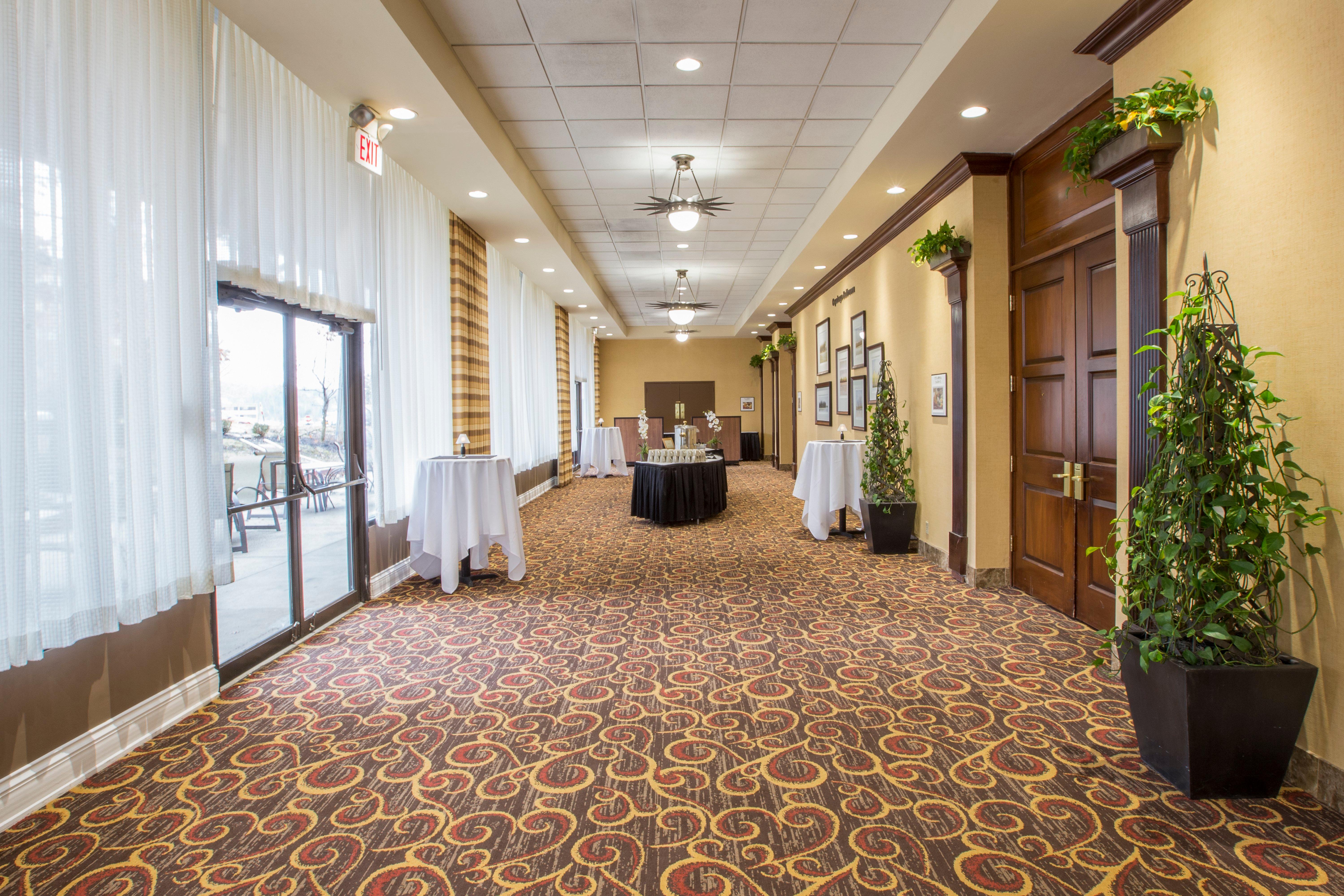Ramada by Wyndham Cleveland Independence 32/56