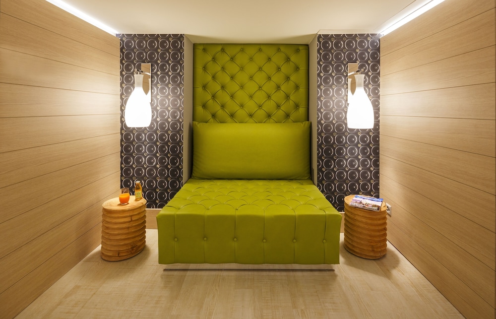 Hotel Swiss Wine by Fassbind 3/49