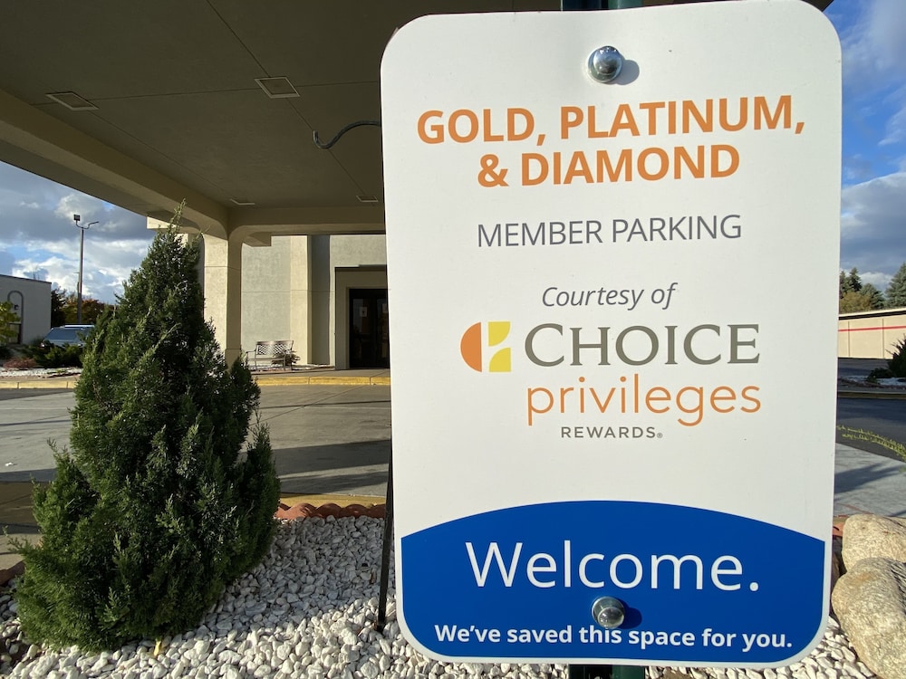 Clarion Inn and Suites Grand Rapids Airport photo2