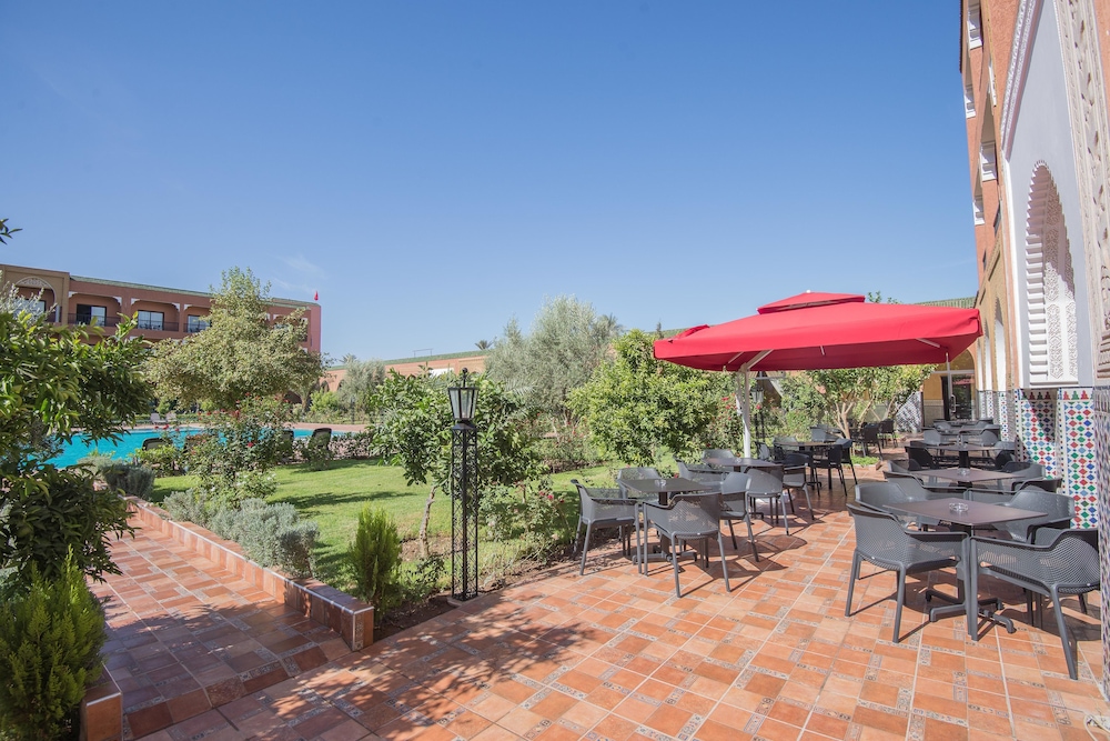 Hotel Riad Ennakhil 67/74
