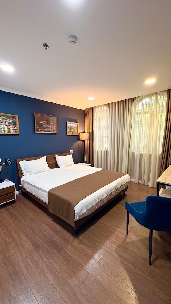 Bricks Hotel 22/57